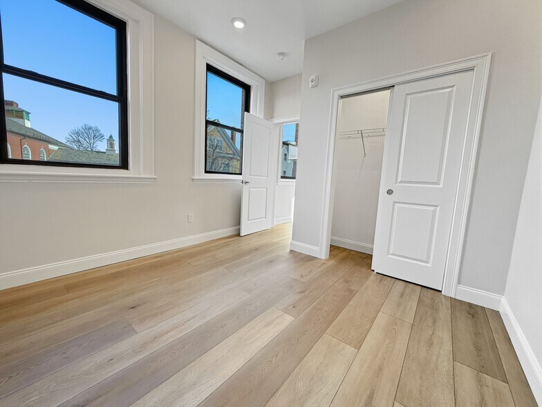 Building Photo - 220 Winthrop St