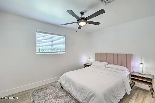 Building Photo - 310 E Papago Dr