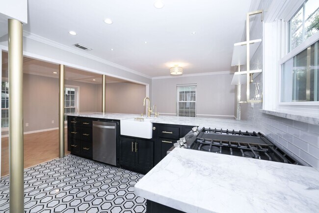 Building Photo - 2209 Nantucket Dr