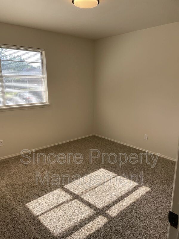 Building Photo - 2013 N College Ave