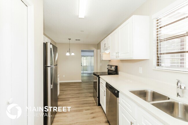 Building Photo - 8162 Cayuga Trail W