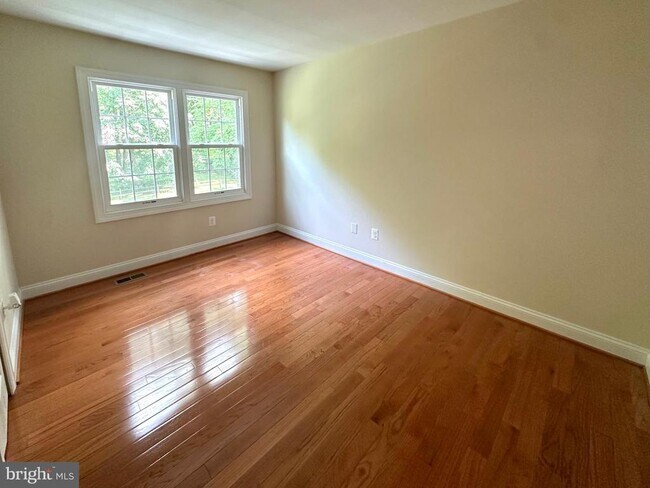 Building Photo - 1213 Forestville Dr