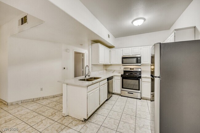 Building Photo - 5650 E Sahara Ave