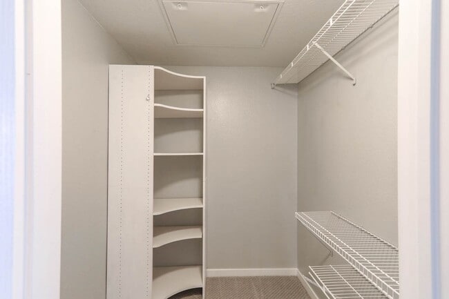 Building Photo - Centrally Located 3 Bed Condo In Gated Com...