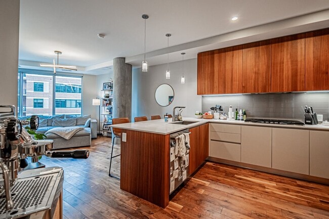 Building Photo - LUX 1BD, 1.5BA Lakehouse Condo with Bonus Den