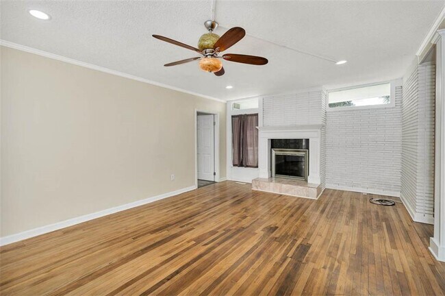 Building Photo - 2908 Mimosa Rd