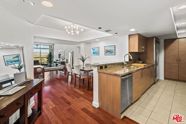 Building Photo - 13650 Marina Pointe Dr