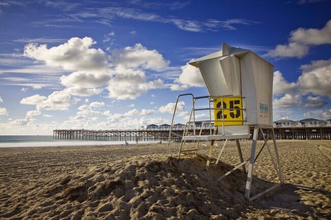 Building Photo - *OPEN HOUSE: 11/16 1:30-2:30PM* 2BR in PB ...