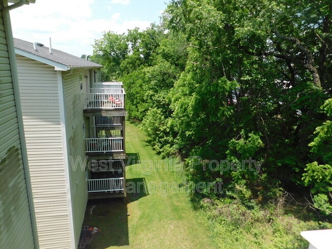 Building Photo - 210 Cardinal Wy