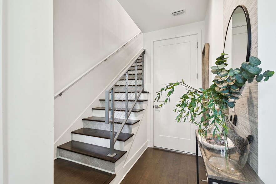 Building Photo - 3100 W Paul Ave