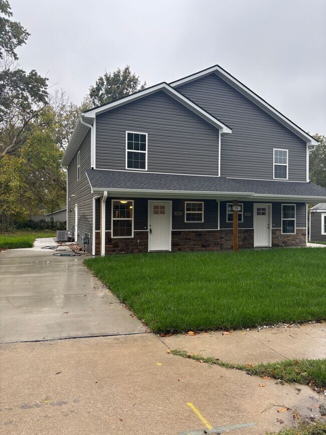 Building Photo - 14 3rd Ave