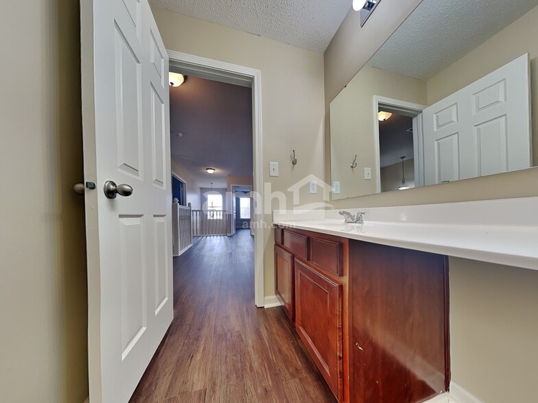 Building Photo - 6425 W Cedar Chase Dr