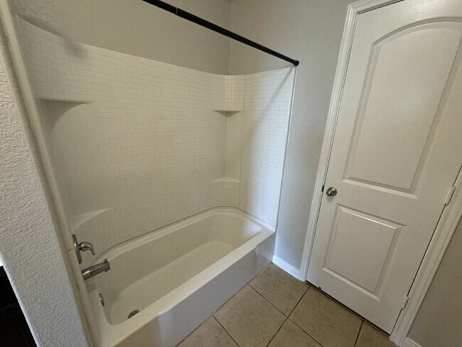 Building Photo - 3-bed 2-bath 2-car garage in Magnolia Spri...