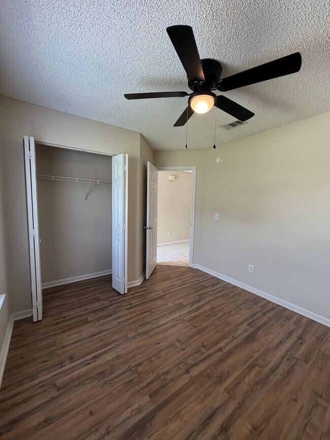 Building Photo - 101 Talbot Ct