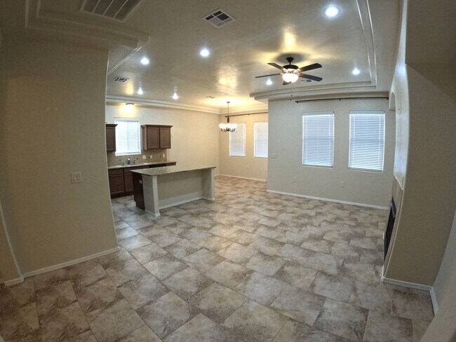 Building Photo - 4071 N Sommerset Ave