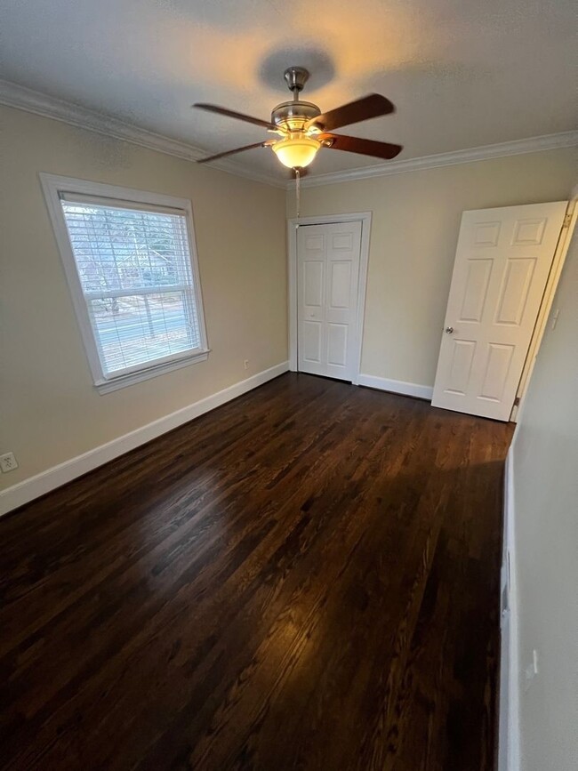 Building Photo - Beautiful 2 Bed 1 Bath duplex unit in the ...