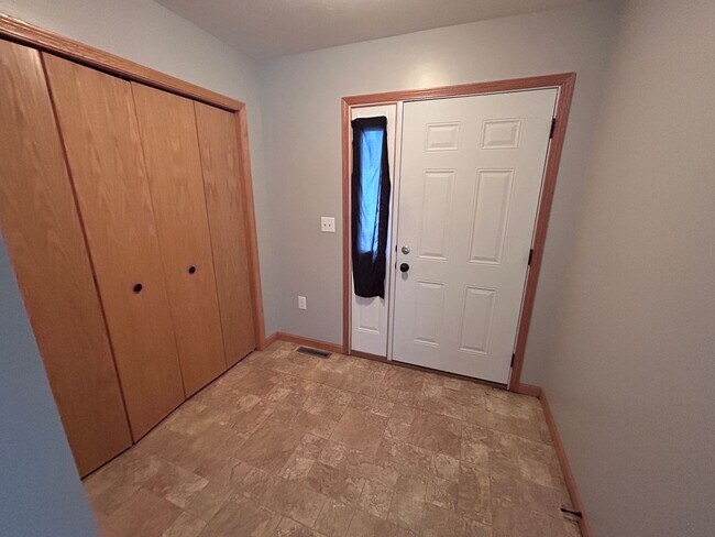 Building Photo - 545 4th Ave SW