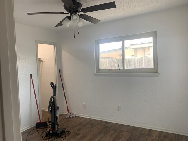 Building Photo - 6725 Meadowbreeze Pky
