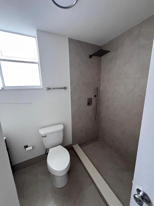 Building Photo - 1074 W 38th St