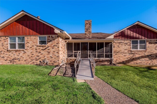 Building Photo - 2201 Badger Ln
