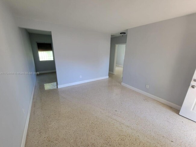 Building Photo - 2 bedroom in Miami FL 33137