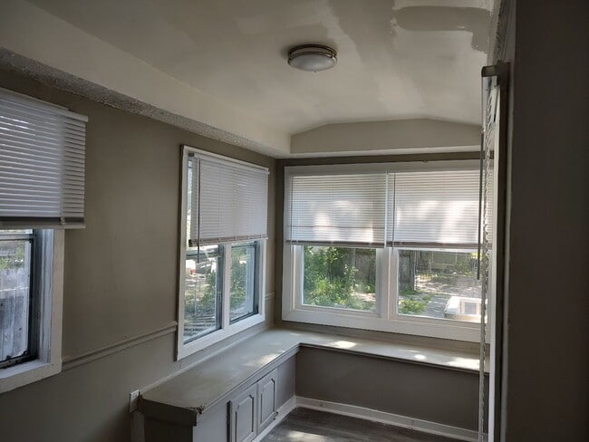 Building Photo - 4BR/2BA House- Newly renovated