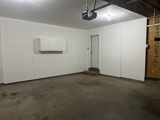 Building Photo - 9059 Oriole Ln