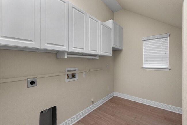 Building Photo - 4-Bedroom Home in Rancho Sienna for Rent