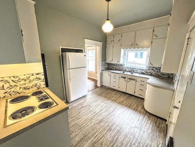 Building Photo - City Living, Cozy Vibes – Tacoma Retreat R...