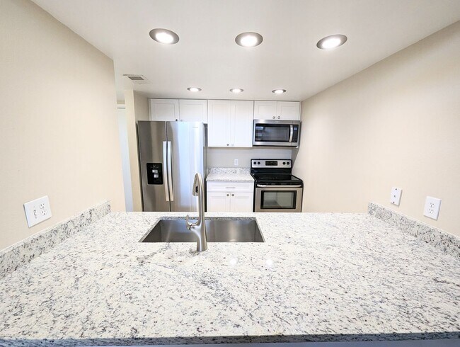 Building Photo - 2 Bed 1 Bath Condo Near Cherry Creek