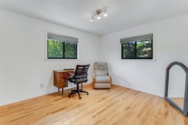 Building Photo - 315 Sweet Bay Ave