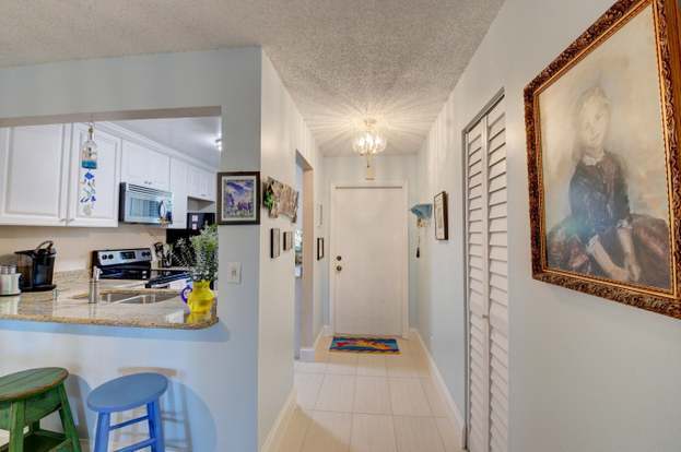 Building Photo - 207 Tropic Isle Dr