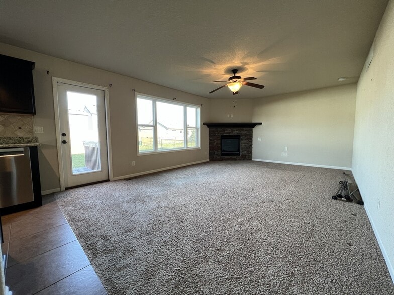 Building Photo - 9565 Red Sunset Ct