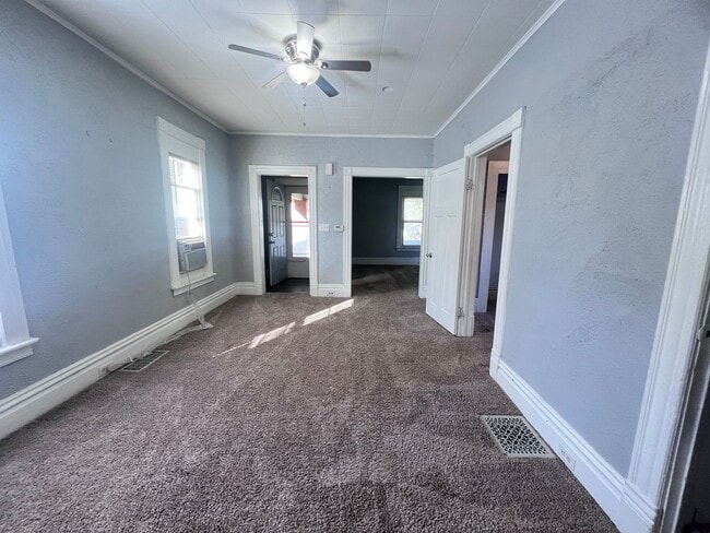Building Photo - Cute 3 Bedroom home close to medical mile