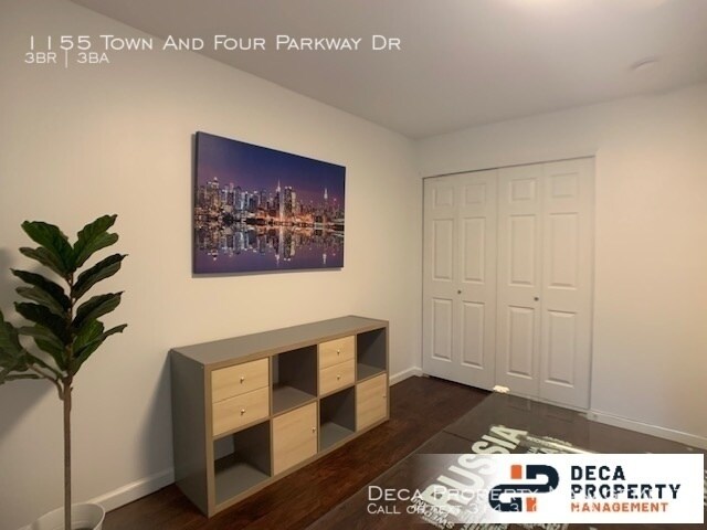 Building Photo - 3 Bedroom Townhome