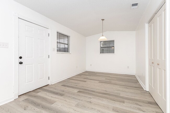 Building Photo - 4703 Bronfair Ave