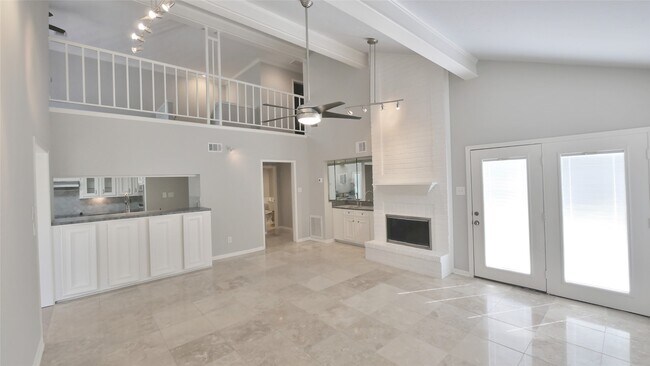 Building Photo - 8003 Oakwood Forest Dr