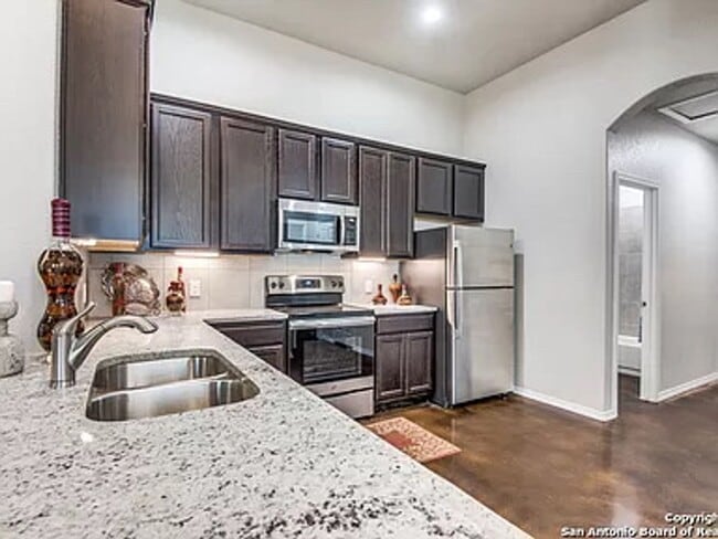 Building Photo - Beautiful Duplex in Seguin!
