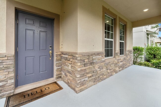 Building Photo - PENDING APPLICATION- Beautiful 3/2.5 Energ...