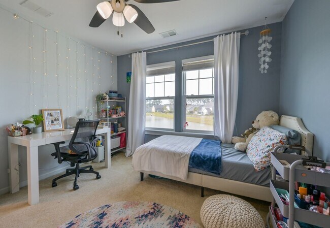 Building Photo - 430 Spectrum Rd