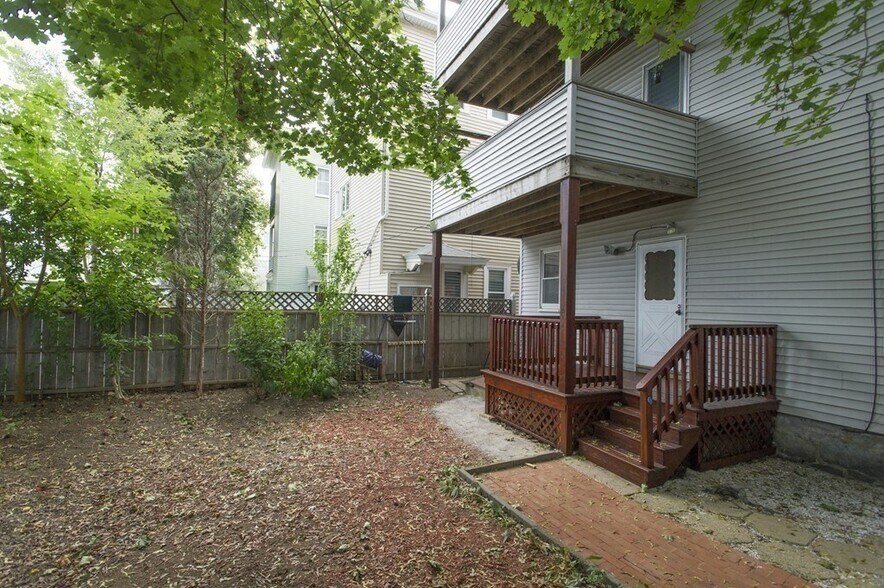 Primary Photo - 14 E Milton Rd