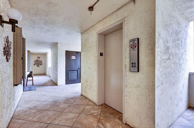 Building Photo - 3100 SE Pruitt Rd
