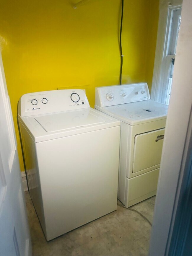 Building Photo - 1113