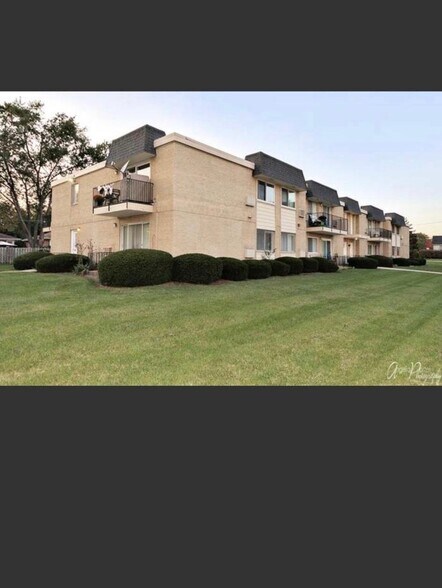 Building Photo - 1430 N Evergreen Ave