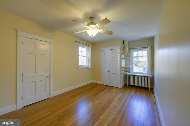 Building Photo - 5717 Chevy Chase Pkwy NW