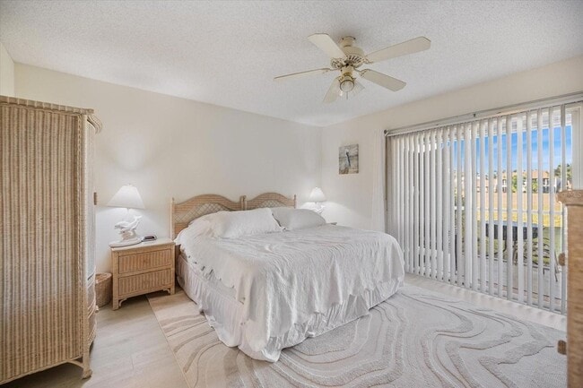 Building Photo - 880 Bird Bay Dr W