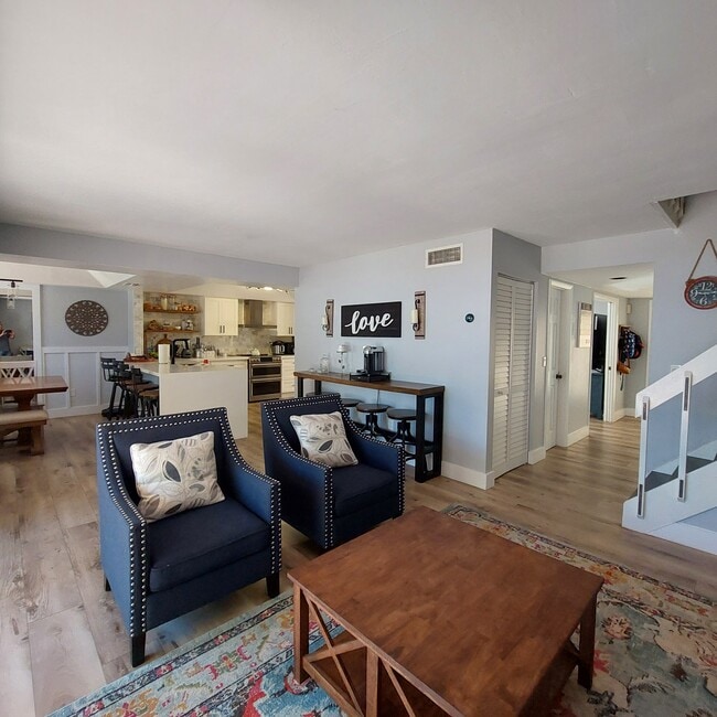 Building Photo - 3871 Alcantara Ave