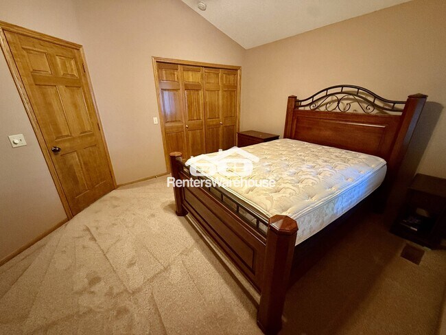 Building Photo - 10445 Fawns Way