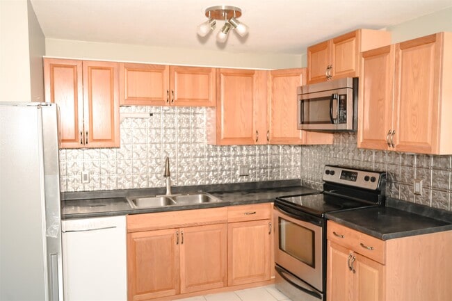 Building Photo - 139 S Main St