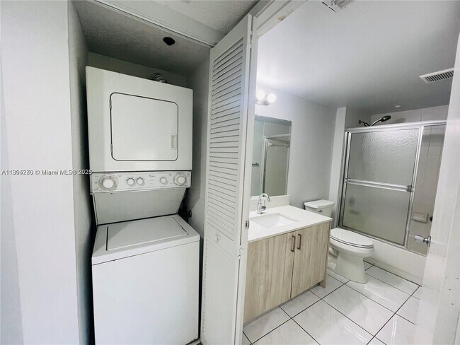 Building Photo - 571 SW 141st Ave